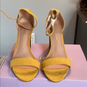 Steve Madden pump mustard yellow with natural heel
